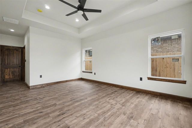 3921 NE Water Edge Dr, Lawton, OK 73507