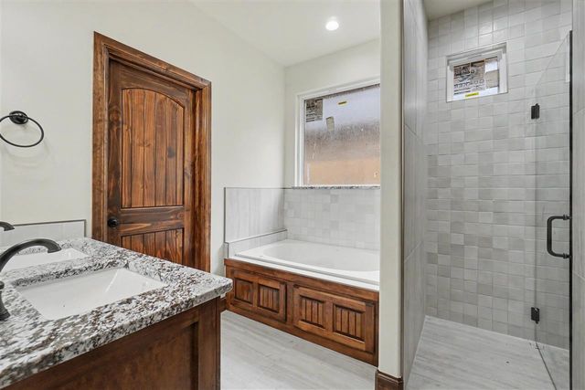3921 NE Water Edge Dr, Lawton, OK 73507