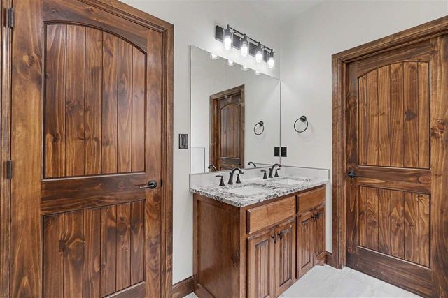 3921 NE Water Edge Dr, Lawton, OK 73507
