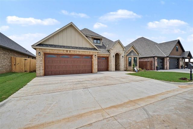 3921 NE Water Edge Dr, Lawton, OK 73507