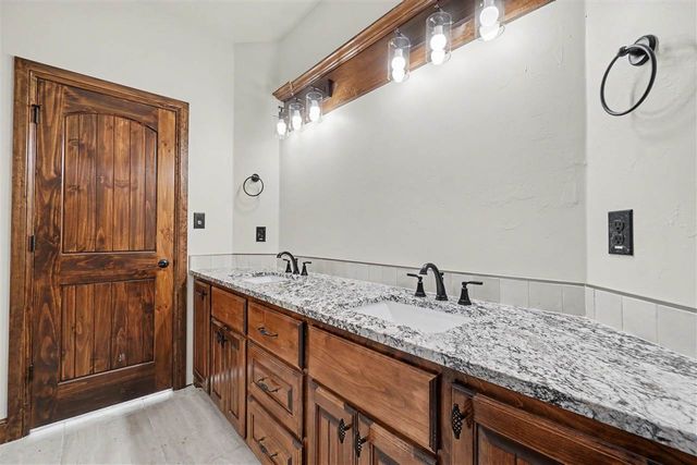 3921 NE Water Edge Dr, Lawton, OK 73507