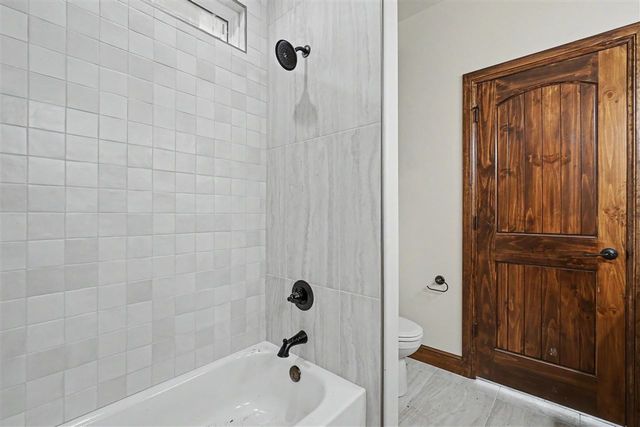 3921 NE Water Edge Dr, Lawton, OK 73507