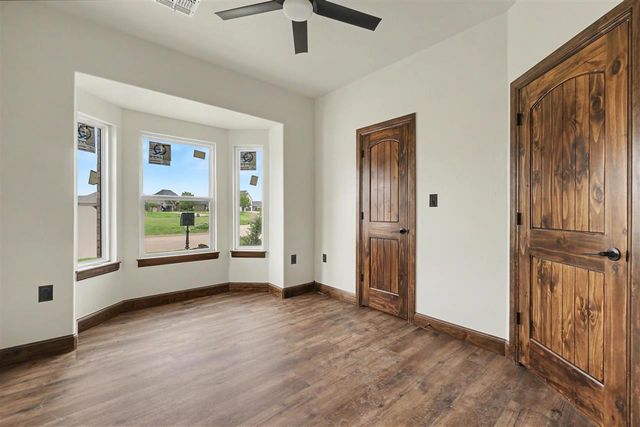 3921 NE Water Edge Dr, Lawton, OK 73507