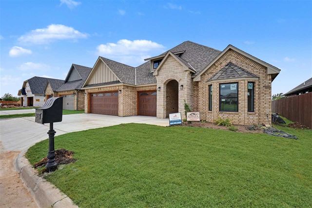 3921 NE Water Edge Dr, Lawton, OK 73507