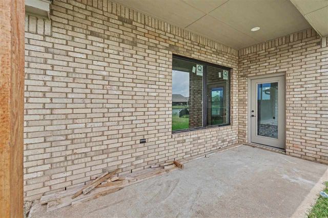 3921 NE Water Edge Dr, Lawton, OK 73507