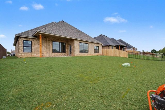 3921 NE Water Edge Dr, Lawton, OK 73507