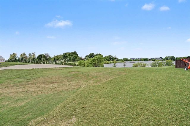 3921 NE Water Edge Dr, Lawton, OK 73507