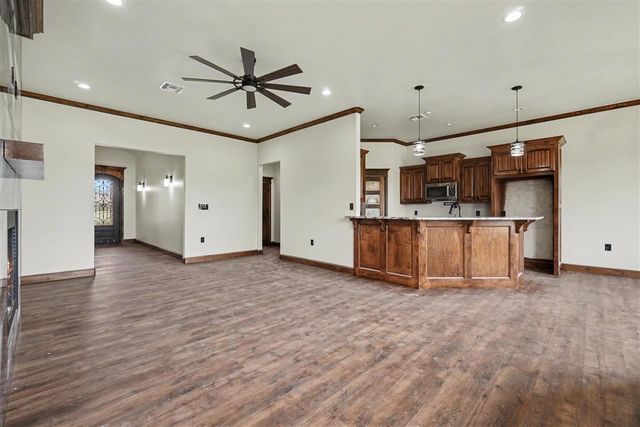 3921 NE Water Edge Dr, Lawton, OK 73507