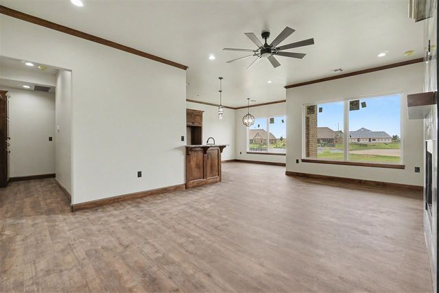 3921 NE Water Edge Dr, Lawton, OK 73507