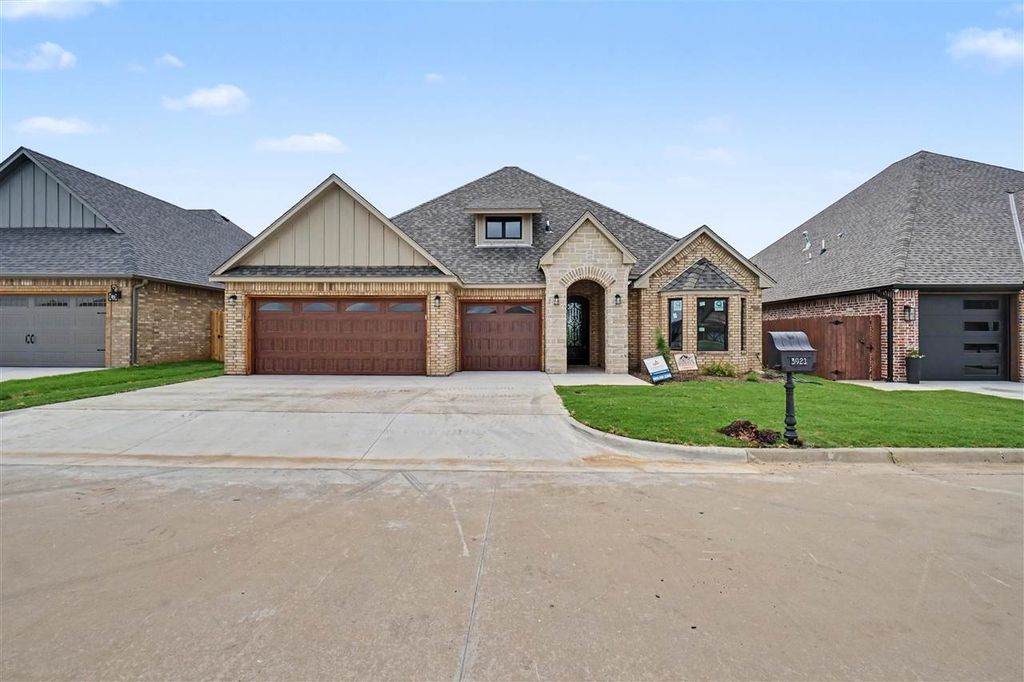 3921 NE Water Edge Dr, Lawton, OK 73507