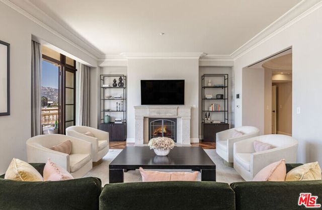 225 N Canon Drive 7C, Beverly Hills, CA 90210