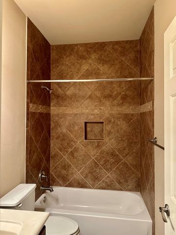 512 Eberhart LN 1204, Austin, TX 78745