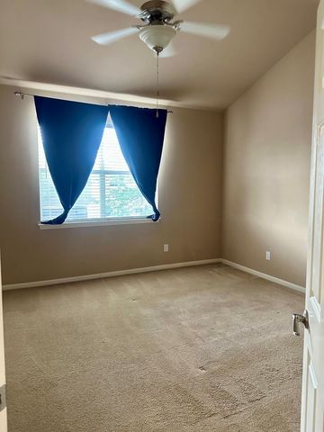 512 Eberhart LN 1204, Austin, TX 78745