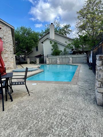 512 Eberhart LN 1204, Austin, TX 78745