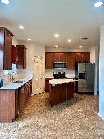 512 Eberhart LN 1204, Austin, TX 78745