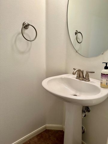 512 Eberhart LN 1204, Austin, TX 78745