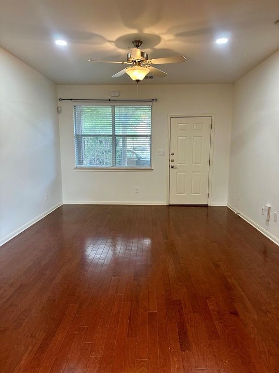 512 Eberhart LN 1204, Austin, TX 78745