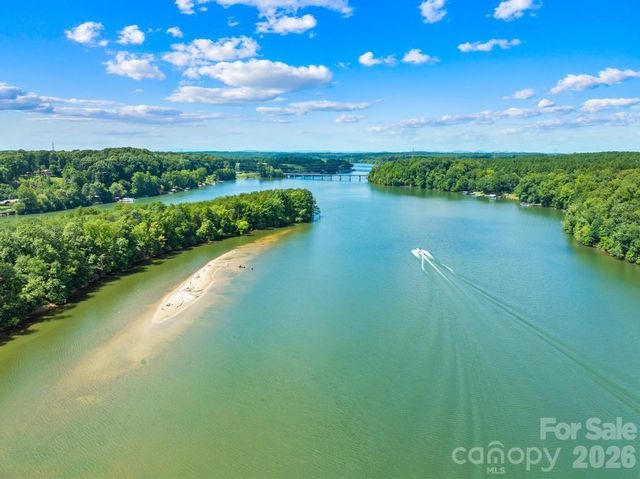 272 S Harbor Watch Drive, Statesville, NC 28677