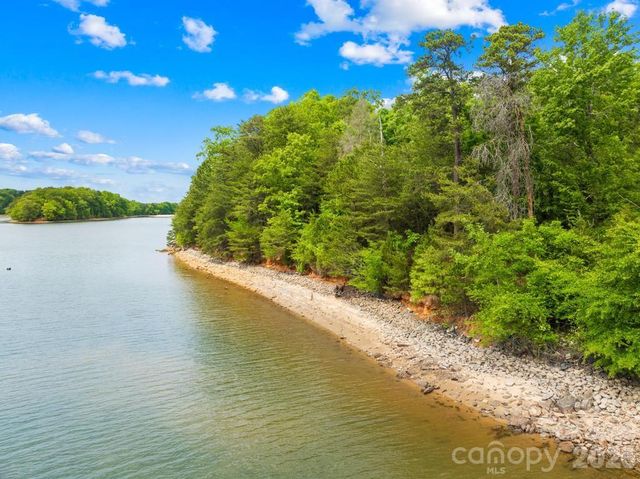 272 S Harbor Watch Drive, Statesville, NC 28677