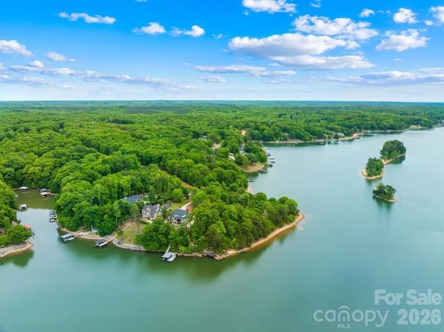272 S Harbor Watch Drive, Statesville, NC 28677