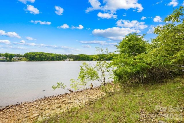 272 S Harbor Watch Drive, Statesville, NC 28677