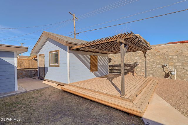 6040 Cabrillo Drive, El Paso, TX 79912