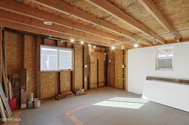 6040 Cabrillo Drive, El Paso, TX 79912