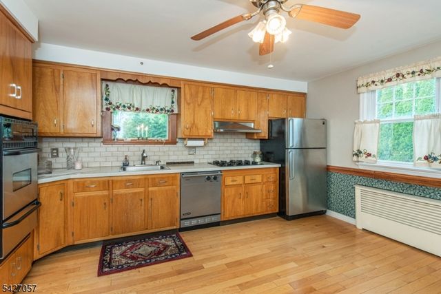 31 Stanley Ct, North Haledon Boro, NJ 07508