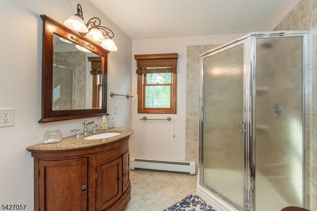 31 Stanley Ct, North Haledon Boro, NJ 07508