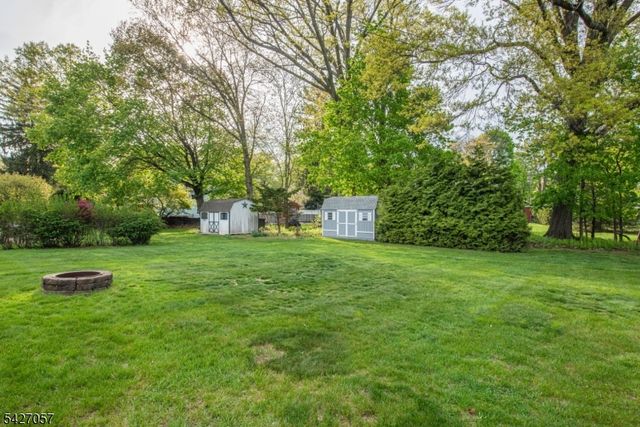 31 Stanley Ct, North Haledon Boro, NJ 07508