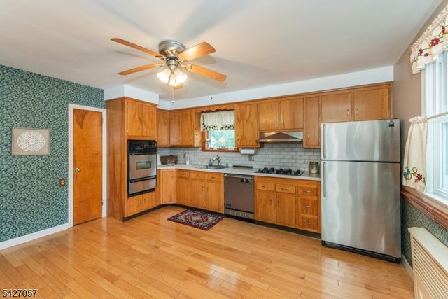 31 Stanley Ct, North Haledon Boro, NJ 07508