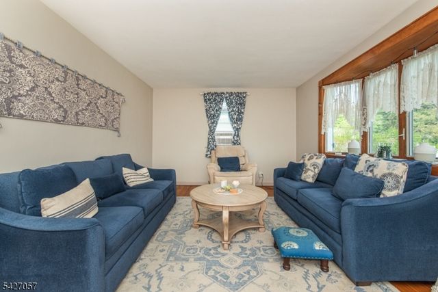 31 Stanley Ct, North Haledon Boro, NJ 07508