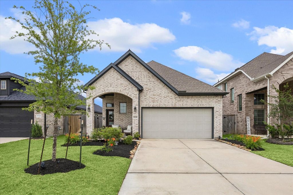 17238 Broadleaf Oak Drive, Hockley, TX 77447