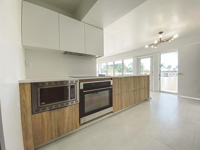 2755 NE 28th Avenue C1, Lighthouse Point, FL 33064