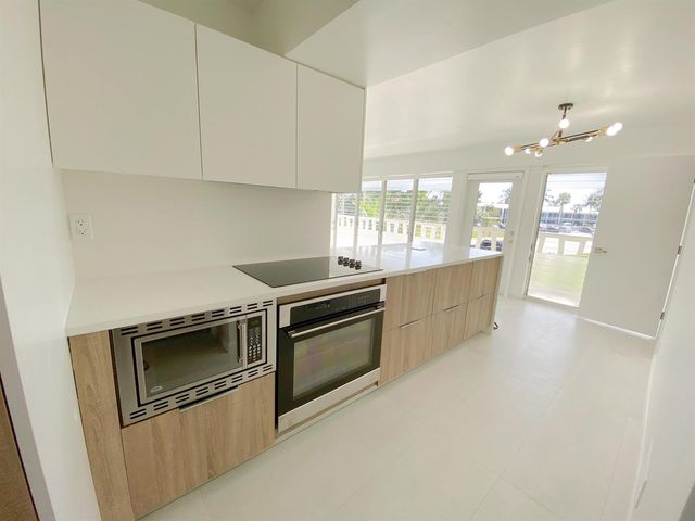 2755 NE 28th Avenue C1, Lighthouse Point, FL 33064