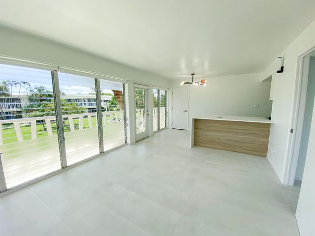 2755 NE 28th Avenue C1, Lighthouse Point, FL 33064