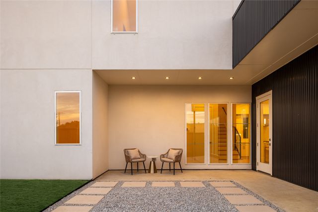 825 Nomas Street, Dallas, TX 75212