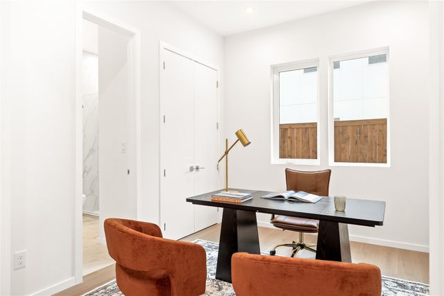 825 Nomas Street, Dallas, TX 75212