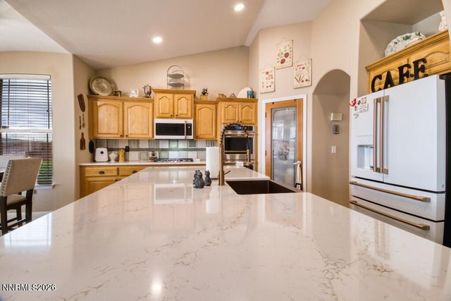649 Saddle Horn Way, Fernley, NV 89408