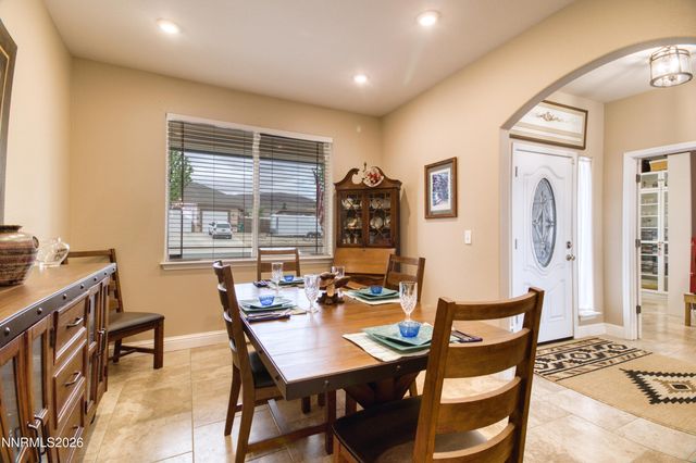 649 Saddle Horn Way, Fernley, NV 89408