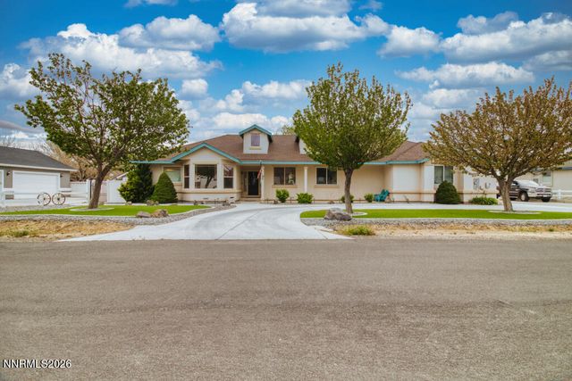 649 Saddle Horn Way, Fernley, NV 89408