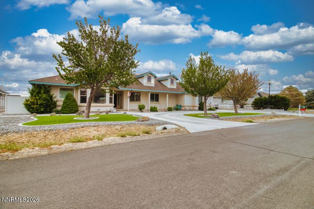 649 Saddle Horn Way, Fernley, NV 89408