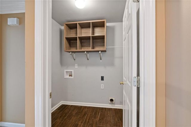 812 Lakemere Crest, Suwanee, GA 30024