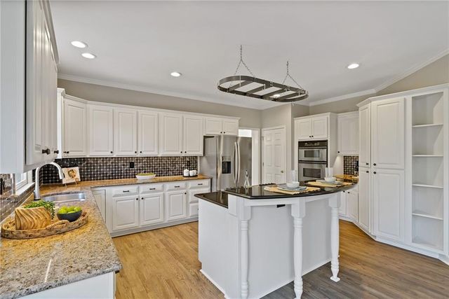 812 Lakemere Crest, Suwanee, GA 30024