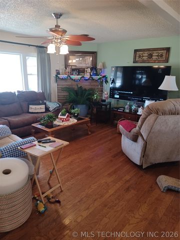 722 SW 4th Street, Checotah, OK 74426