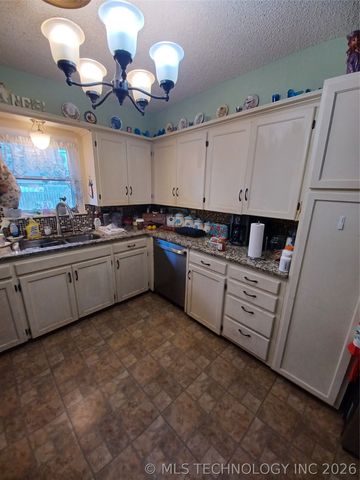 722 SW 4th Street, Checotah, OK 74426