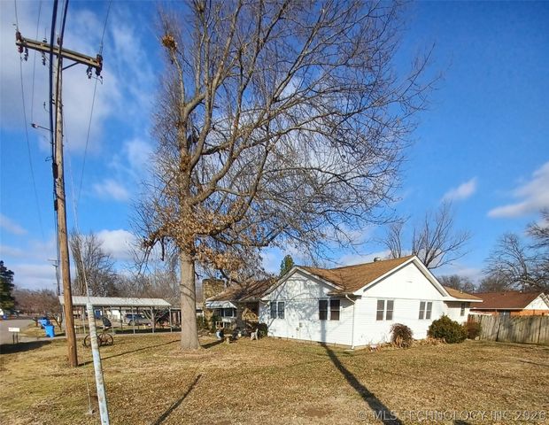 722 SW 4th Street, Checotah, OK 74426