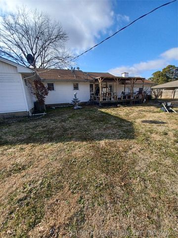 722 SW 4th Street, Checotah, OK 74426