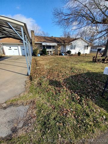 722 SW 4th Street, Checotah, OK 74426