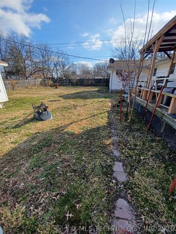 722 SW 4th Street, Checotah, OK 74426